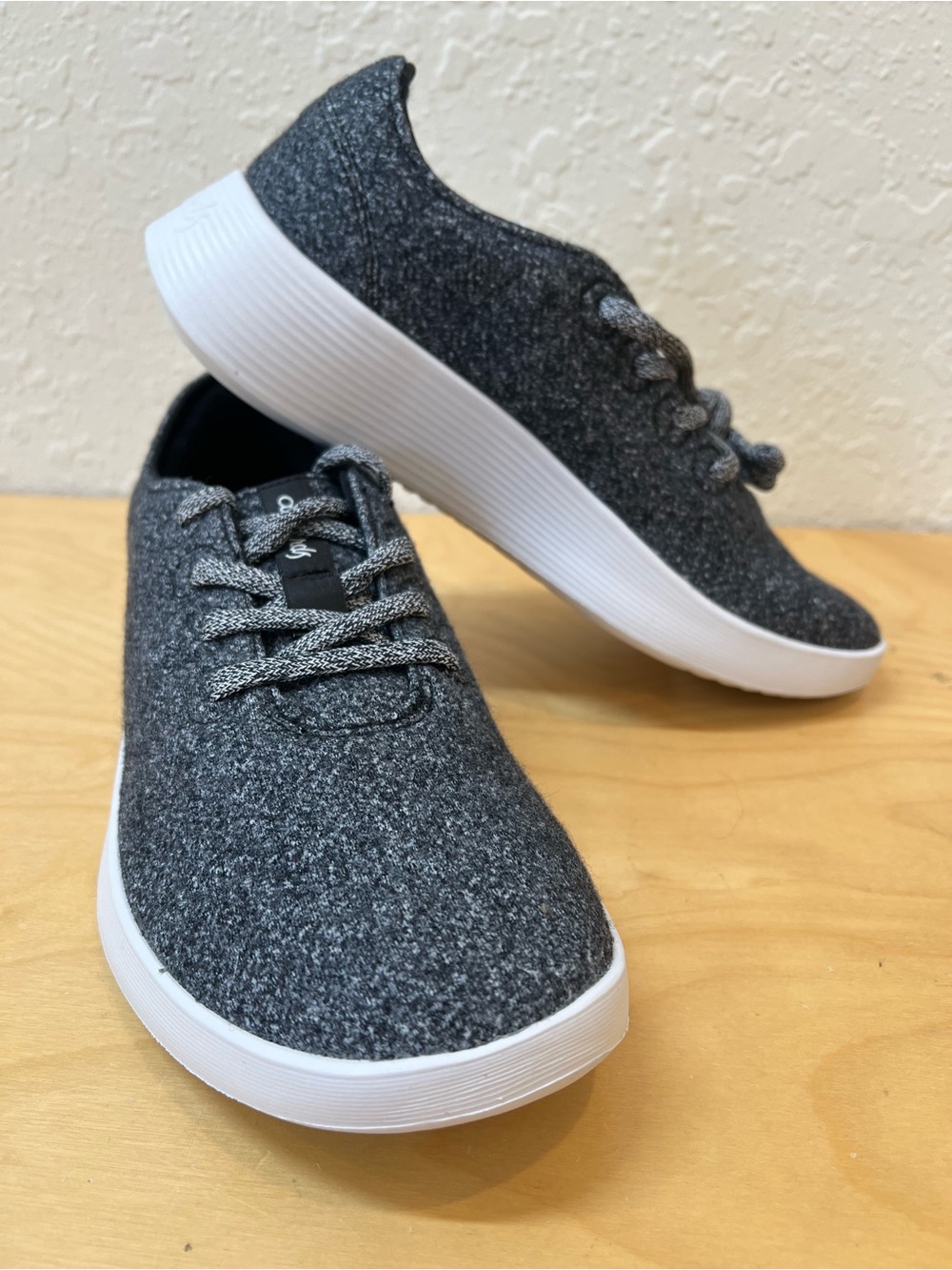 allbirds new US 9 Men's Wool Runners in Charcoal Gray with White Sole